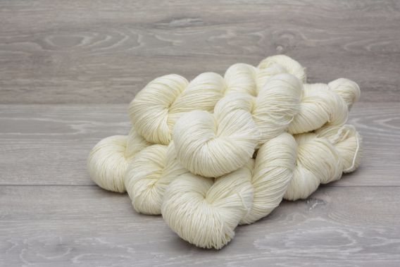 4 ply Supreme Sock. 75% Superwash Superfine (16.5 micron) Merino Wool 25% Mulberry silk 5 x 100g Pack